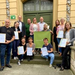 Die ersten Naturpark-Partner nahmen freudig ihre Auszeichnung entgegen.